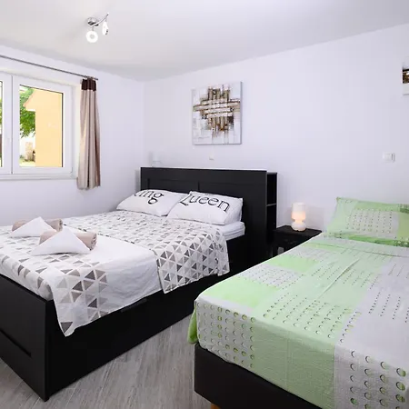 Apartments Mely Razanac Exterior photo